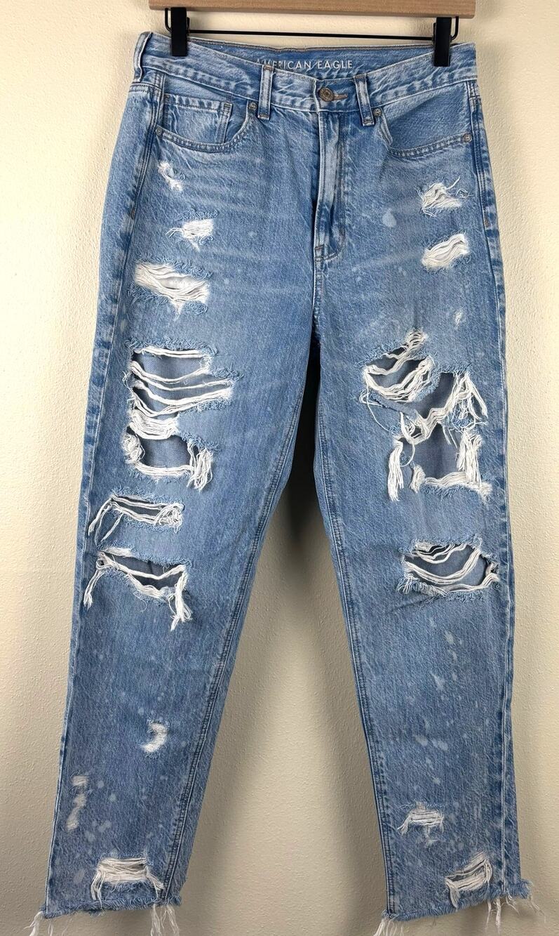 American Eagle Distressed Mom Jeans Size 6 Light Wash